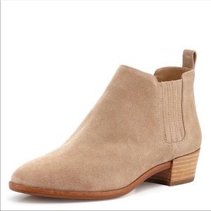 MICHEAL Micheal Kors Tan Thea Chelsea Booties 6M